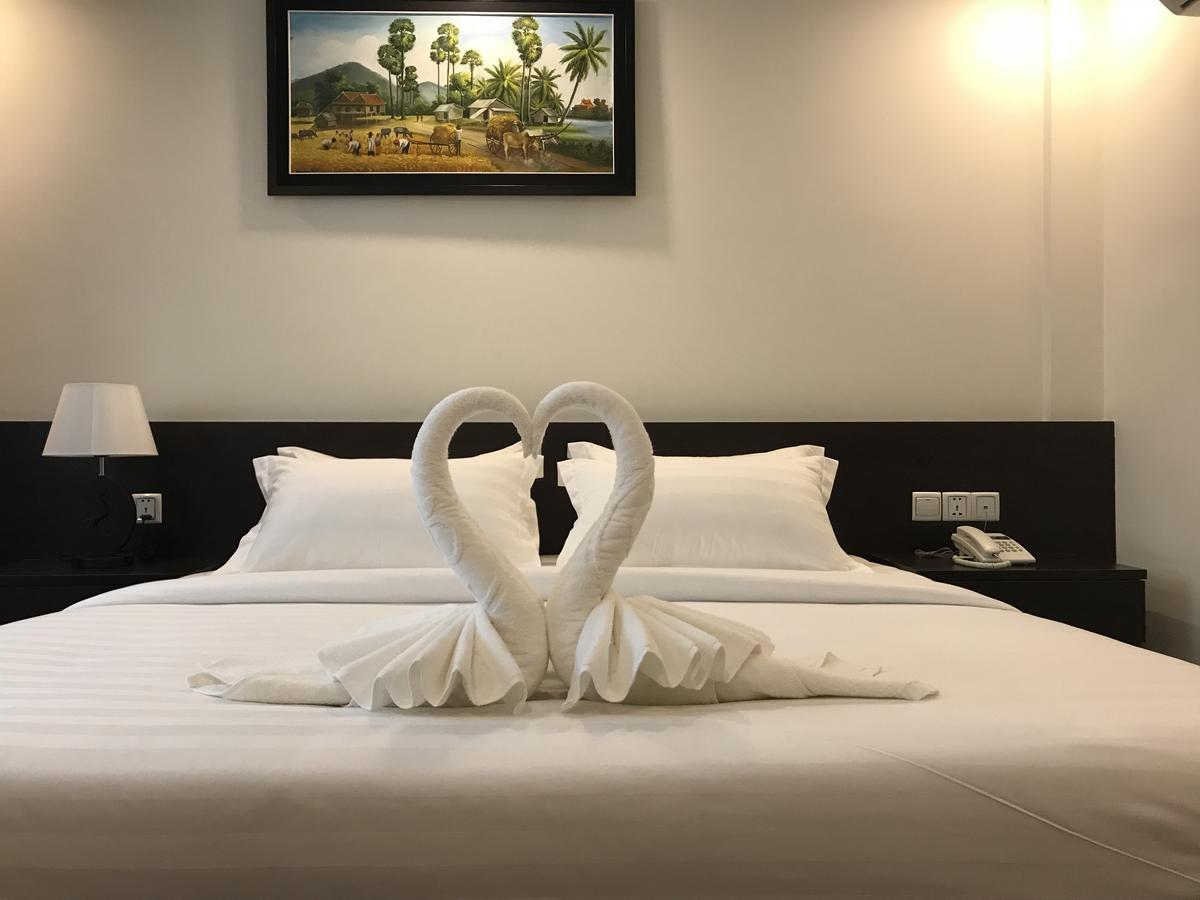 Apple Hotel Two - Near Phnom Penh Airport Exterior photo