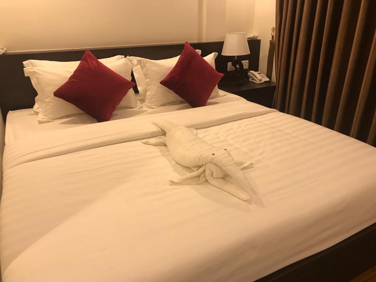 Apple Hotel Two - Near Phnom Penh Airport Exterior photo